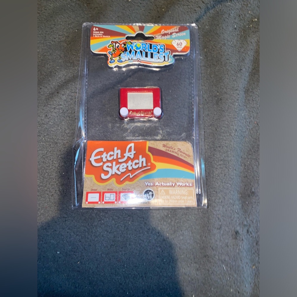 BNIB World’s Smallest ETCH A SKETCH (really works)